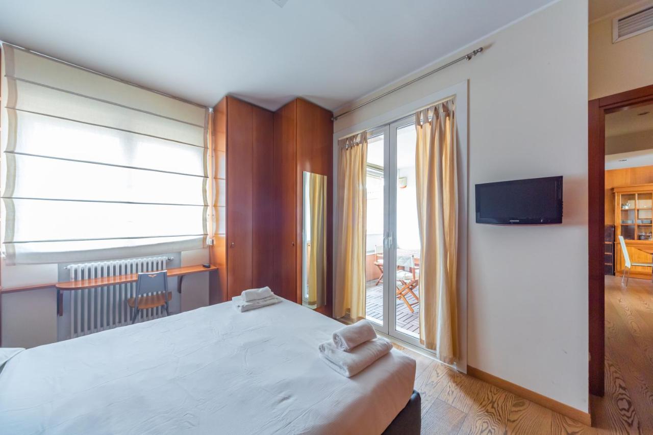 Cozy Apt - Corso Vercelli & Conciliazione M1 Milaan Buitenkant foto